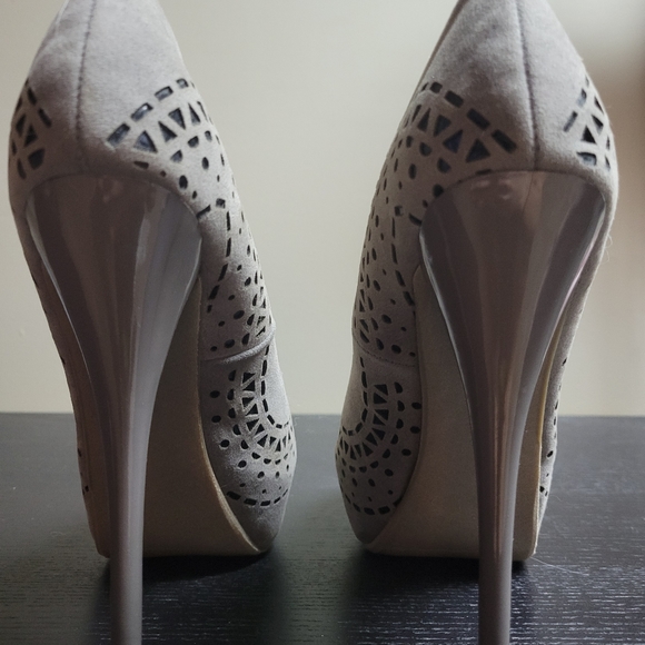 High heels - Picture 3 of 3